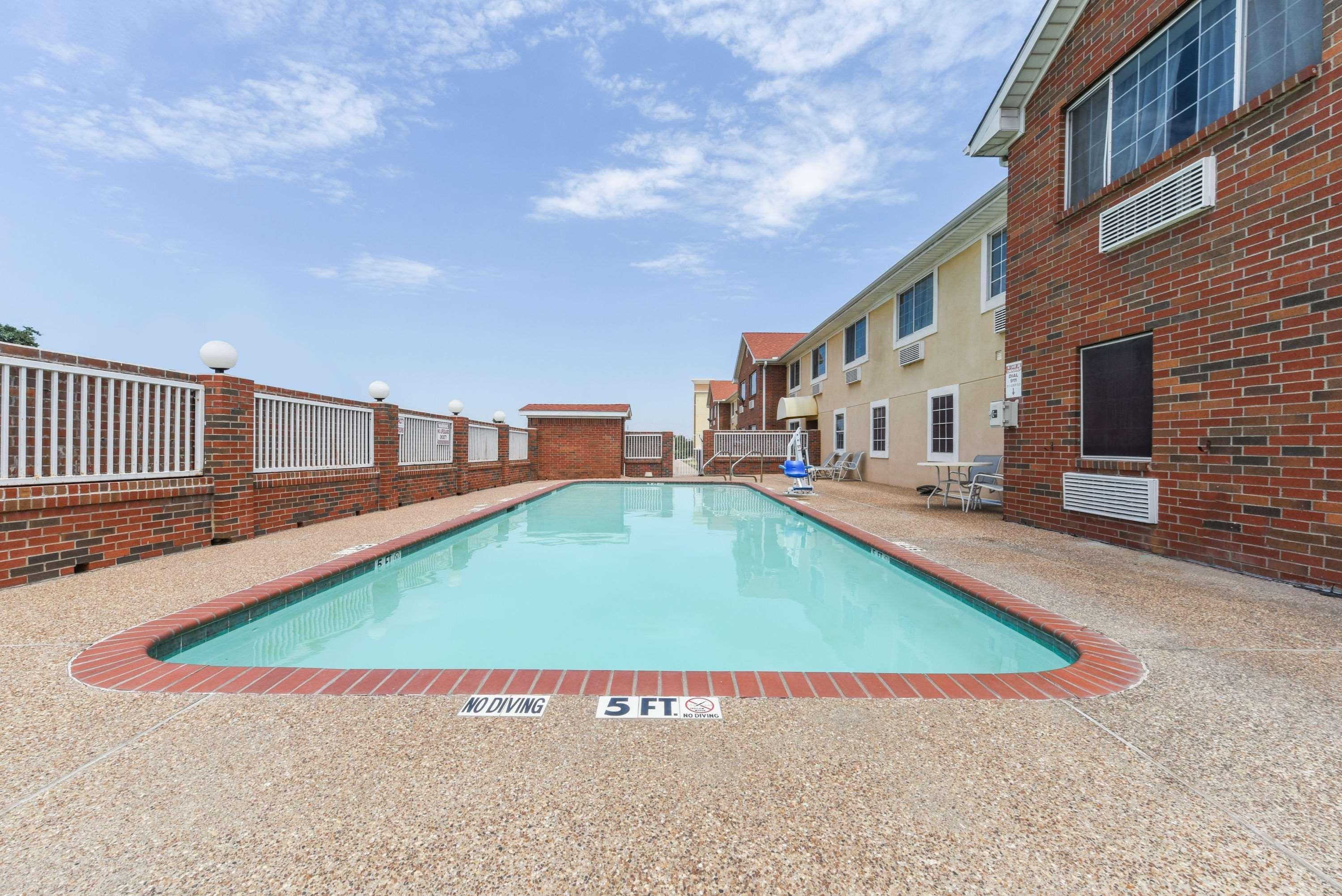 Super 8 By Wyndham Burleson Fort Worth Area Exterior foto